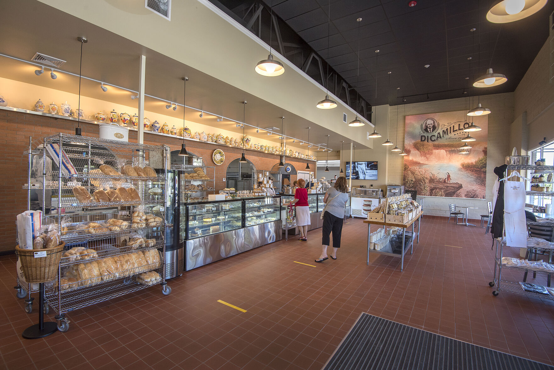 200730 DiCamillo Store 1
